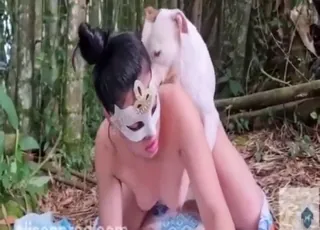 Girl rides dog in raw zoo porn clip with animal